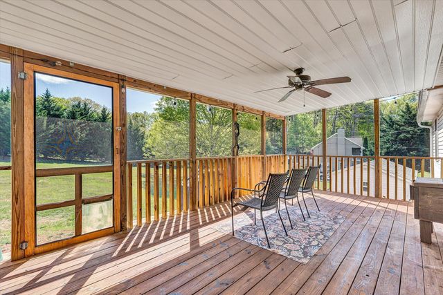 1392 Virginia Woods DR, Moneta, VA 24121