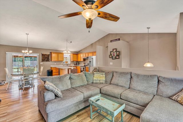 1392 Virginia Woods DR, Moneta, VA 24121