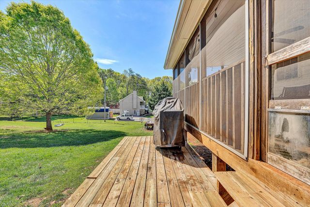 1392 Virginia Woods DR, Moneta, VA 24121