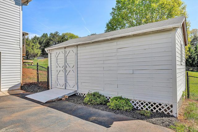 1392 Virginia Woods DR, Moneta, VA 24121