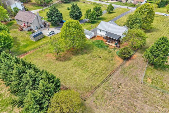 1392 Virginia Woods DR, Moneta, VA 24121