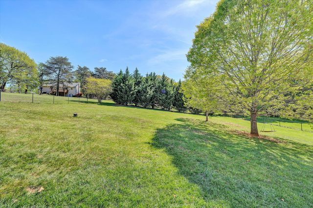 1392 Virginia Woods DR, Moneta, VA 24121