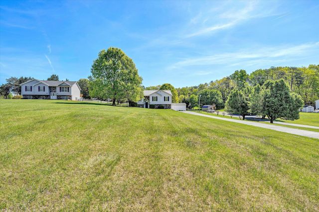 1392 Virginia Woods DR, Moneta, VA 24121