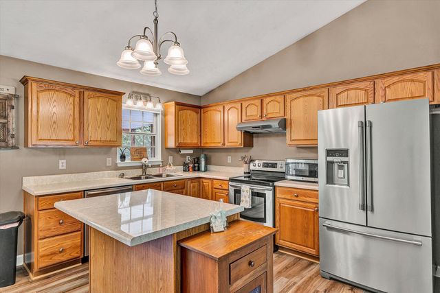 1392 Virginia Woods DR, Moneta, VA 24121