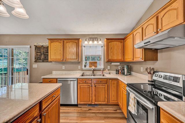 1392 Virginia Woods DR, Moneta, VA 24121