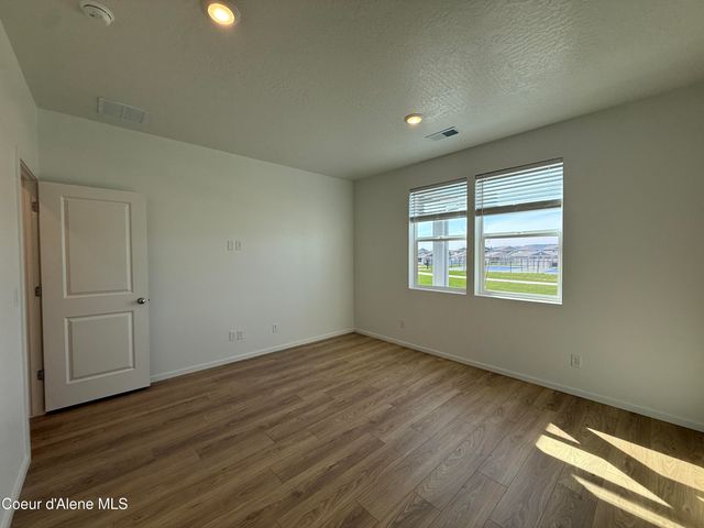 5302 E Antares Ln, Post Falls, ID 83854