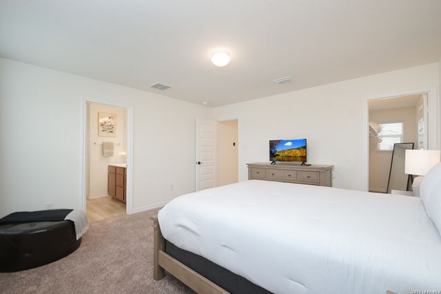 10643 W MILITARY DR UNIT 36, San Antonio, TX 78251