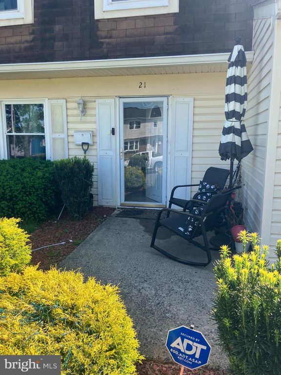 21 TRESCOTT LN, Willingboro, NJ 08046