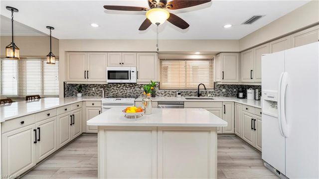 14811 Laguna DR # 202, Fort Myers, FL 33908