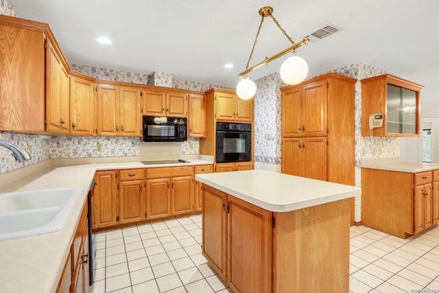 738 Cedar, Seguin, TX 78155