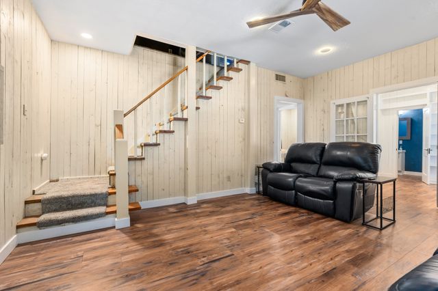 1504 Maple Street, Irving, TX 75060