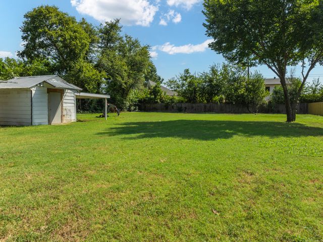 1504 Maple Street, Irving, TX 75060