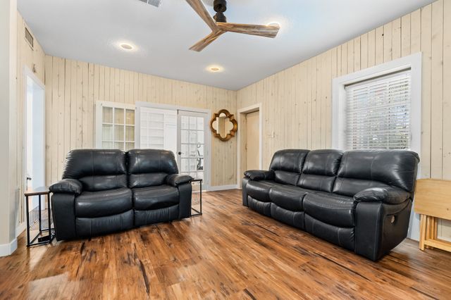 1504 Maple Street, Irving, TX 75060