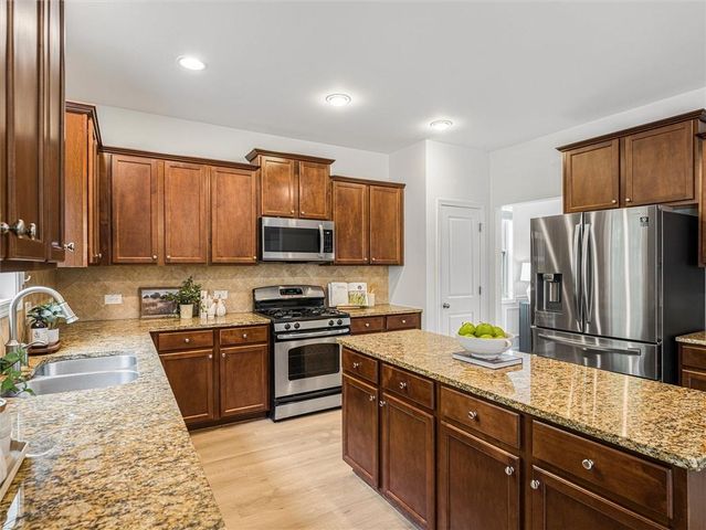 325 Cranbrooke Circle, Suwanee, GA 30024