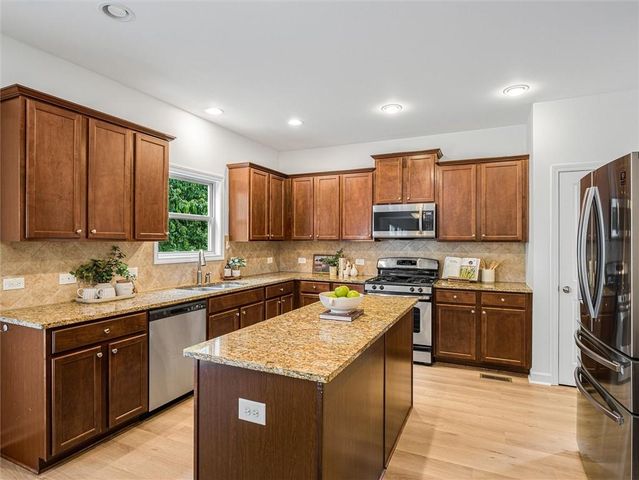 325 Cranbrooke Circle, Suwanee, GA 30024