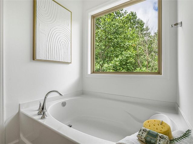 325 Cranbrooke Circle, Suwanee, GA 30024