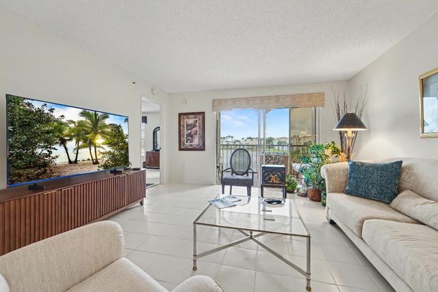 6112 Huntwick Terrace 307, Delray Beach, FL 33484