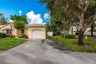 9852 NW 9th Court, Plantation, FL 33324