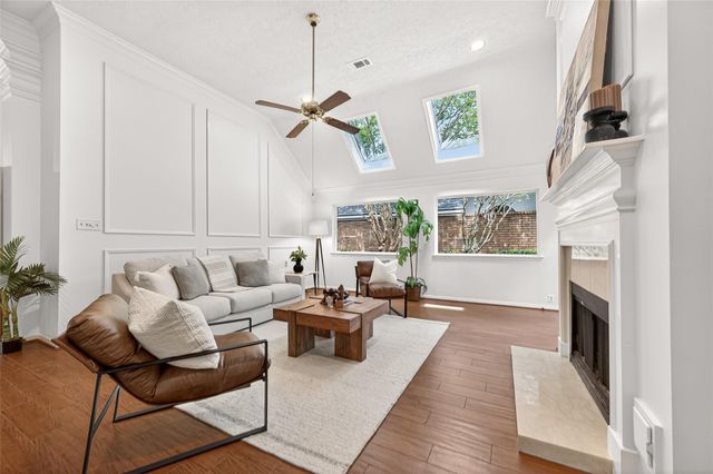 6 Skyland Place, The Woodlands, TX 77381