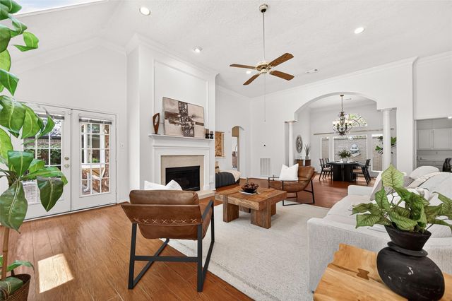 6 Skyland Place, The Woodlands, TX 77381