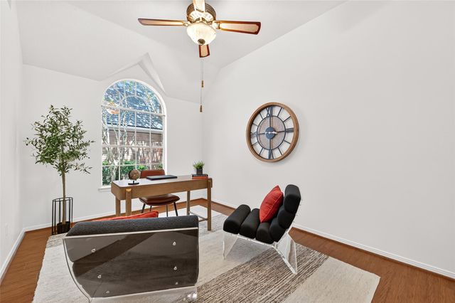 6 Skyland Place, The Woodlands, TX 77381