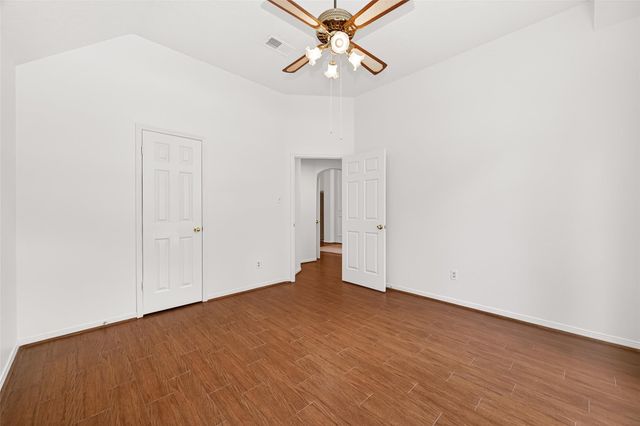 6 Skyland Place, The Woodlands, TX 77381