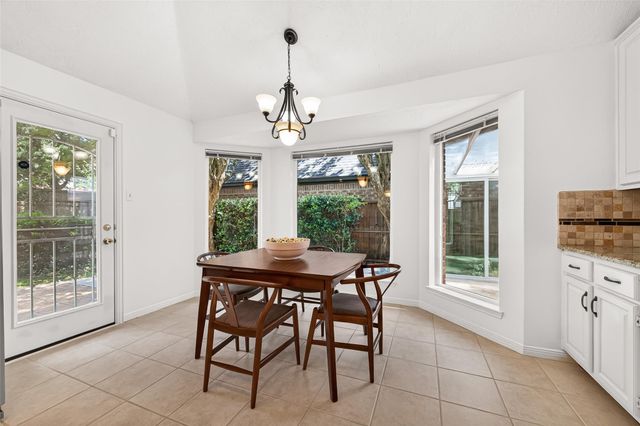 6 Skyland Place, The Woodlands, TX 77381