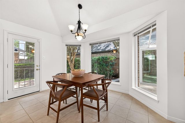 6 Skyland Place, The Woodlands, TX 77381