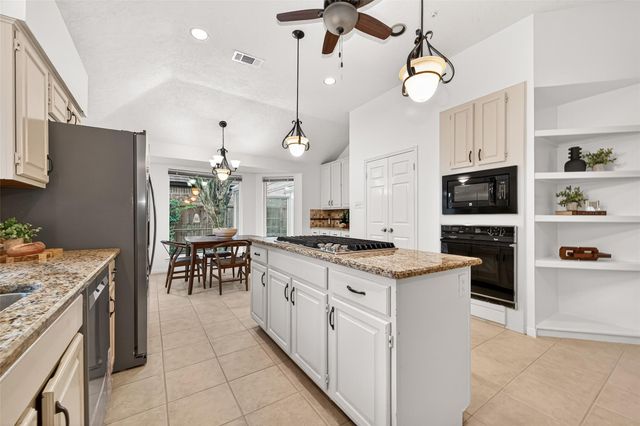 6 Skyland Place, The Woodlands, TX 77381