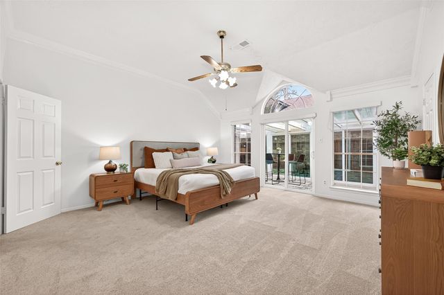 6 Skyland Place, The Woodlands, TX 77381