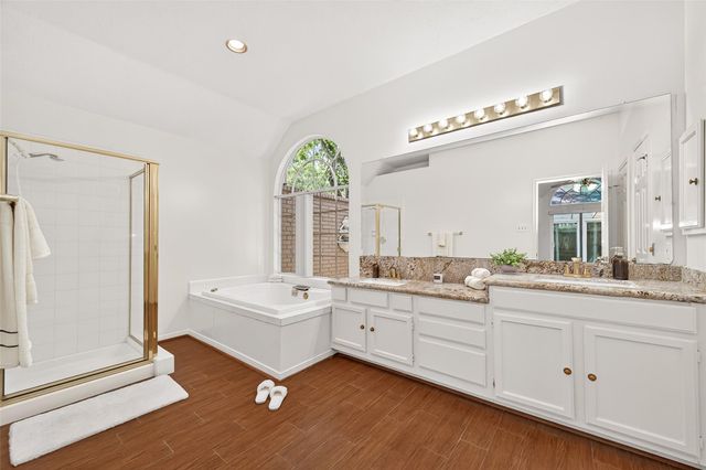6 Skyland Place, The Woodlands, TX 77381