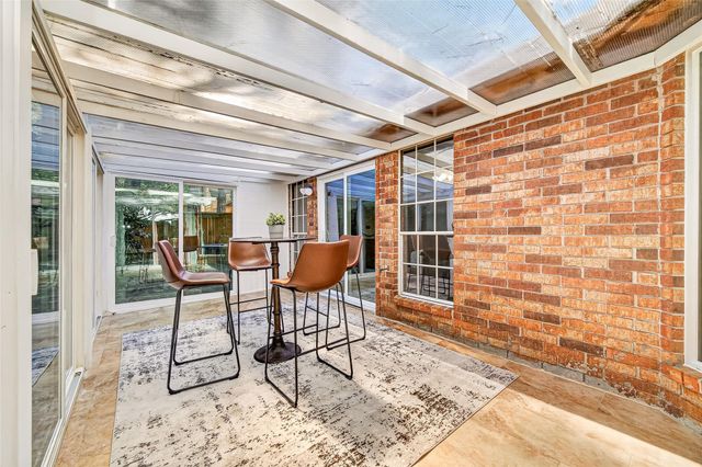 6 Skyland Place, The Woodlands, TX 77381
