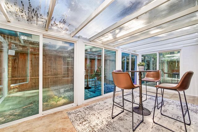 6 Skyland Place, The Woodlands, TX 77381