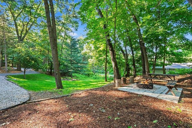 6069 Stout Creek Avenue, Belmont, MI 49306
