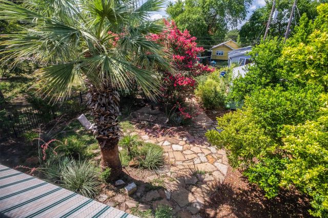 903 E 14th ST, Austin, TX 78702