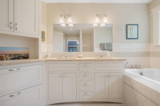 903 E 14th ST, Austin, TX 78702