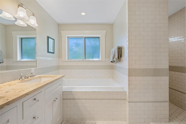 903 E 14th ST, Austin, TX 78702