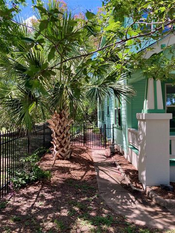 903 E 14th ST, Austin, TX 78702