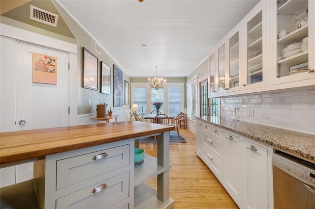 903 E 14th ST, Austin, TX 78702