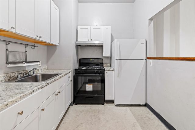 1009 Manhattan St, Manchester, PA 15233