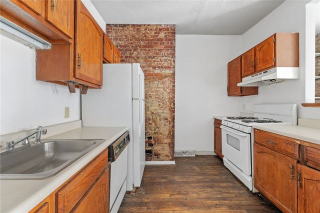 1009 Manhattan St, Manchester, PA 15233