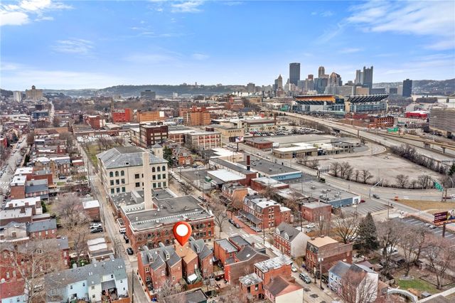 1009 Manhattan St, Manchester, PA 15233