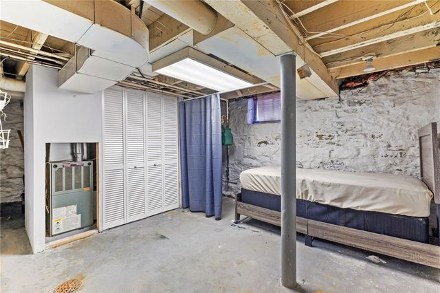 1009 Manhattan St, Manchester, PA 15233