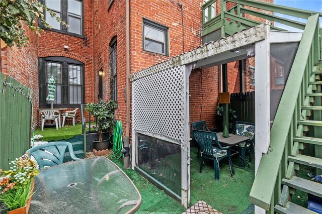 1009 Manhattan St, Manchester, PA 15233