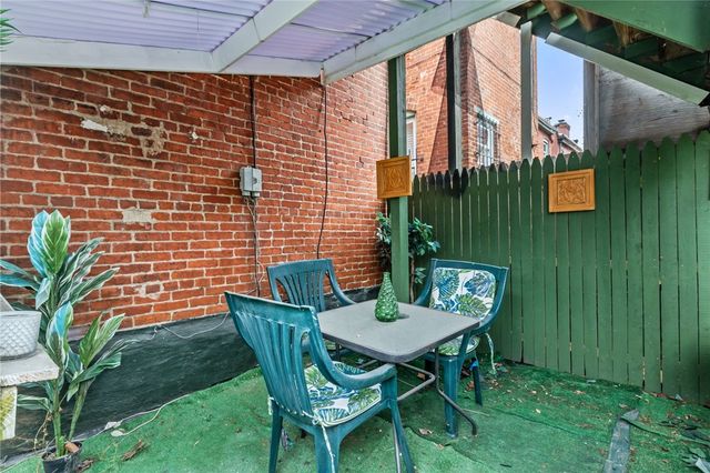 1009 Manhattan St, Manchester, PA 15233