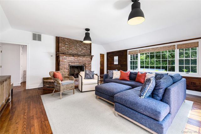 92 Beach Lane, Westhampton Beach, NY 11978