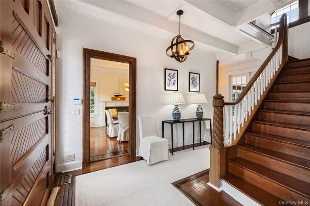 92 Beach Lane, Westhampton Beach, NY 11978