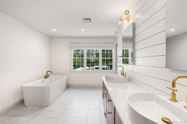 92 Beach Lane, Westhampton Beach, NY 11978