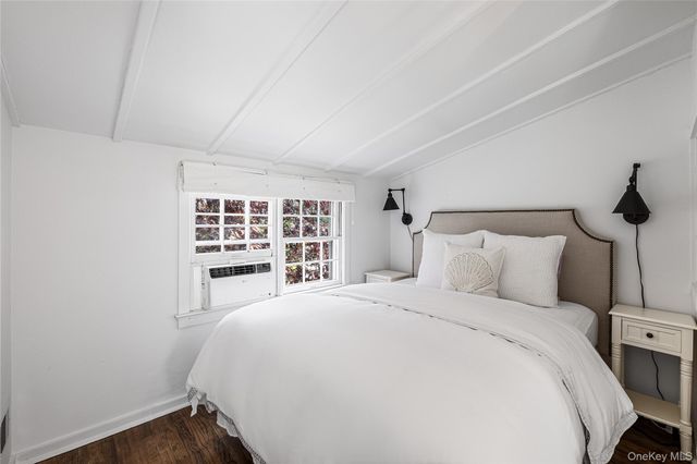 92 Beach Lane, Westhampton Beach, NY 11978