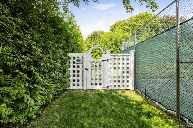 92 Beach Lane, Westhampton Beach, NY 11978